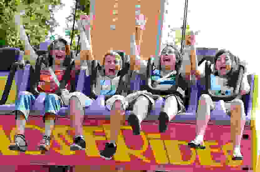 Zoom: Familienausflug CONNY-LAND. Kinderkarussell bis Achterbahn Cobra, Live-Shows mit Seelöwen und Papageien bis zur 4D-Präsentation (einem Film mit zusätzlichen Effekten wie Wind, Licht und Duft) im Château-Theater u.v.m. Der Freizeitpark lässt keine Wünsche offen.
